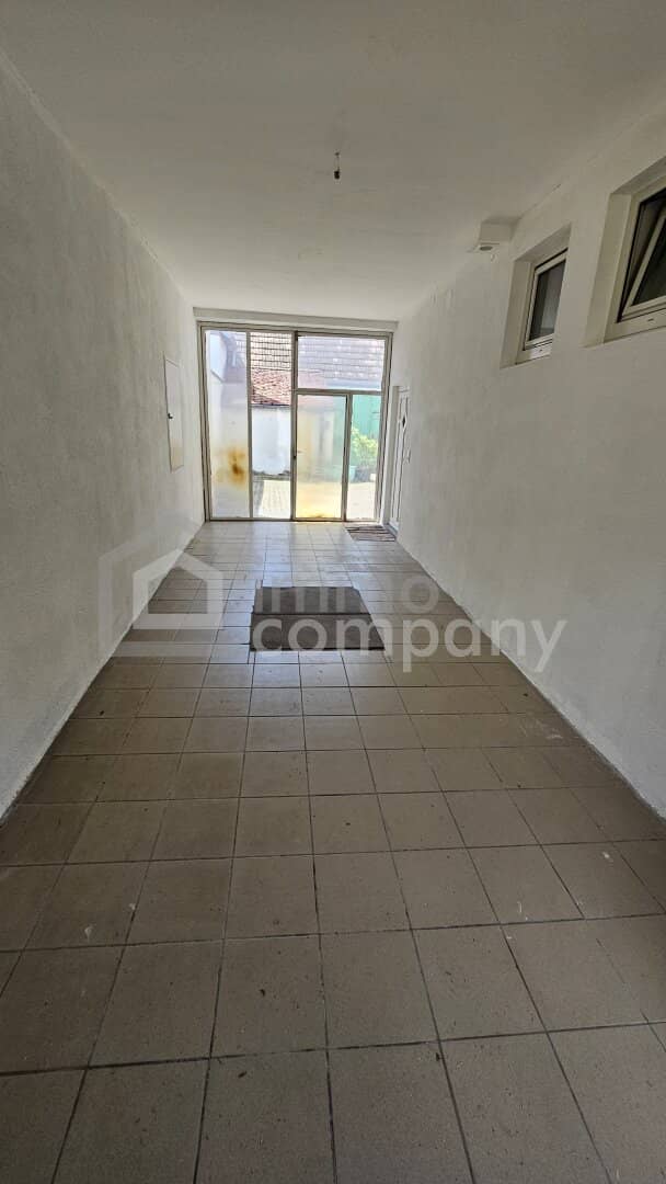 Large rental apartment with winter garden at a low price in Hof am Leithaberge