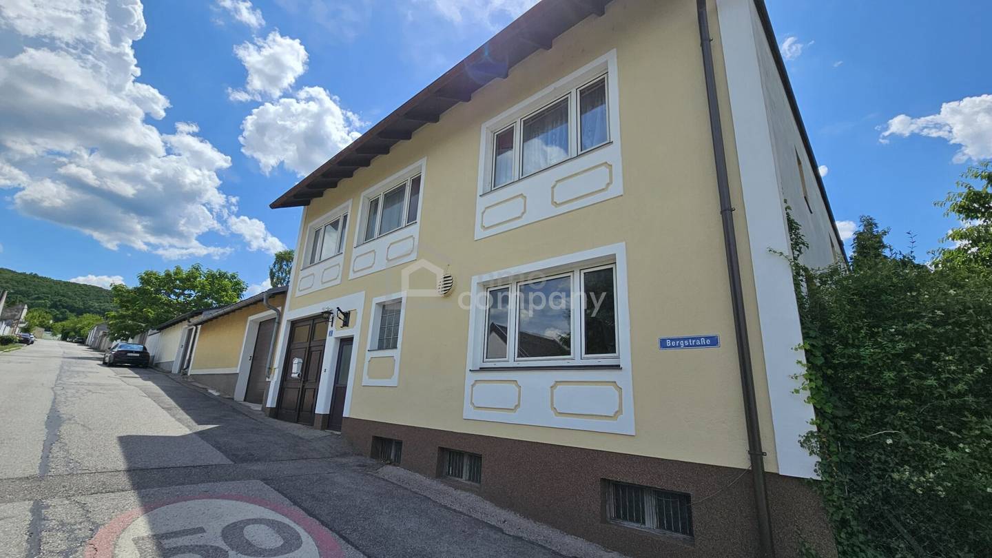 Large rental apartment with winter garden at a low price in Hof am Leithaberge