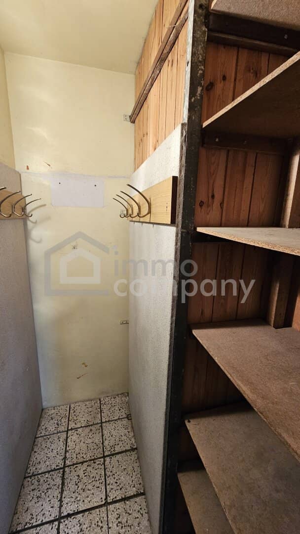 Large rental apartment with winter garden at a low price in Hof am Leithaberge