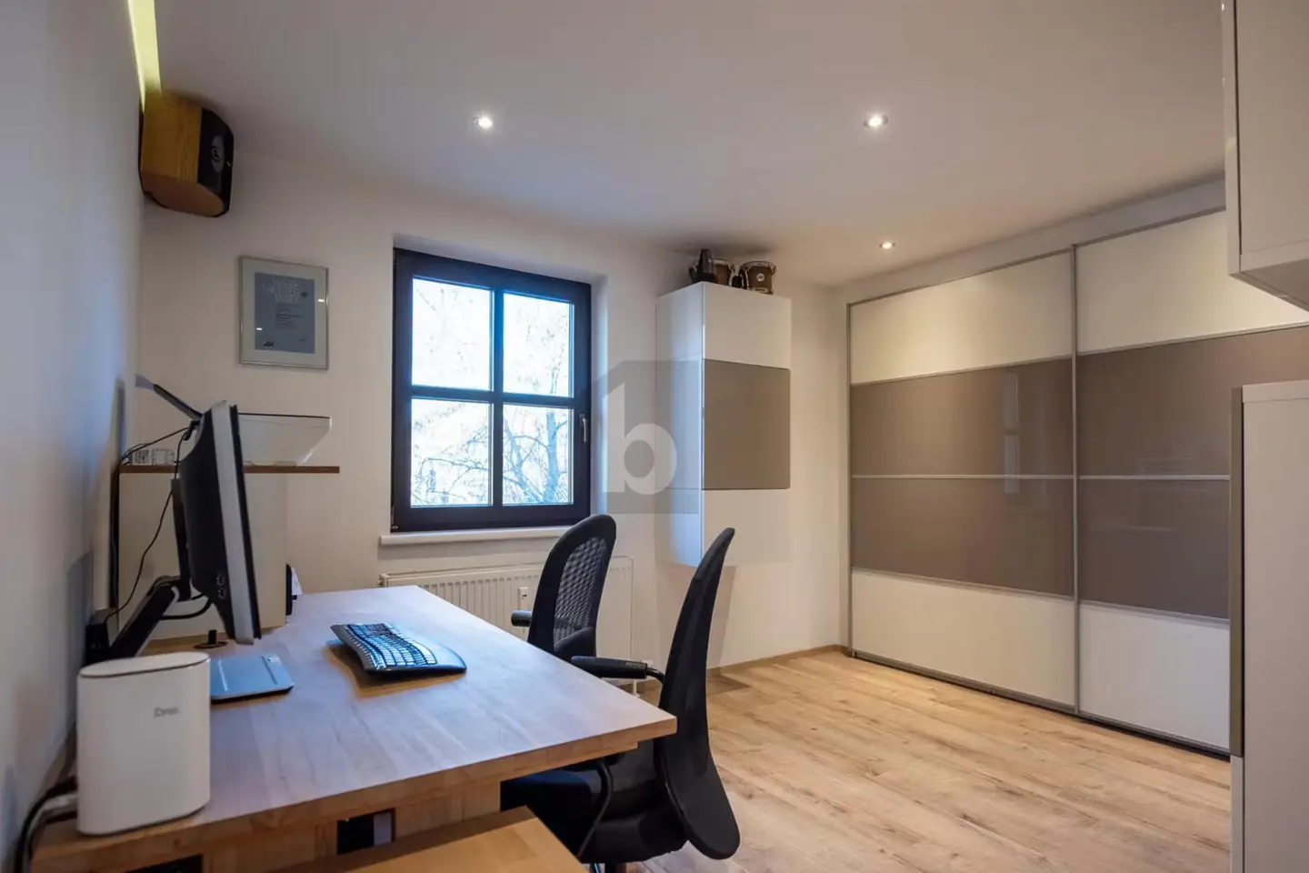 Bright apartment in central quiet location with mountain view