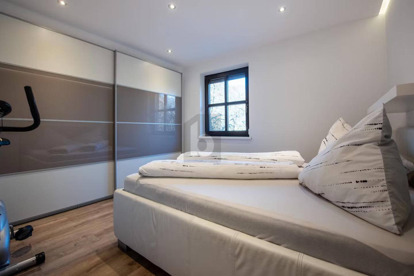Möblierte hochwertig renovierte Wohnung mit Bergblick