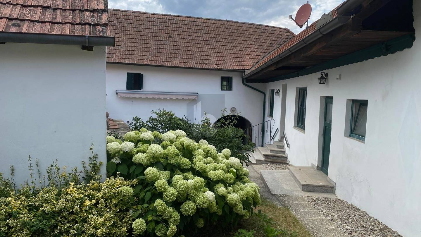 Historischer Winzerhof mit Brunnen Ferienwohnung