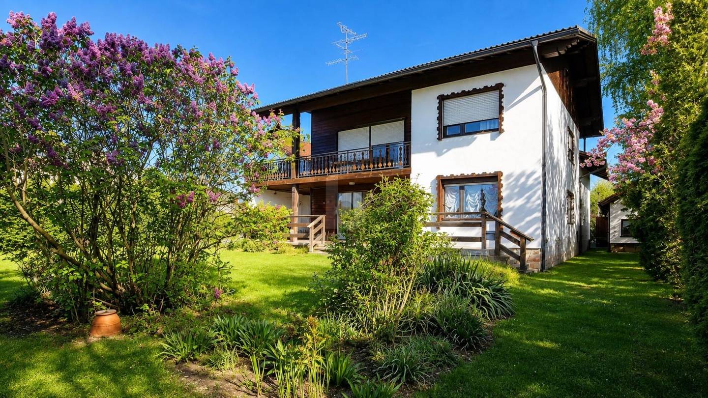 Erdgeschosswohnung mit großem Garten und überdachter Terrasse