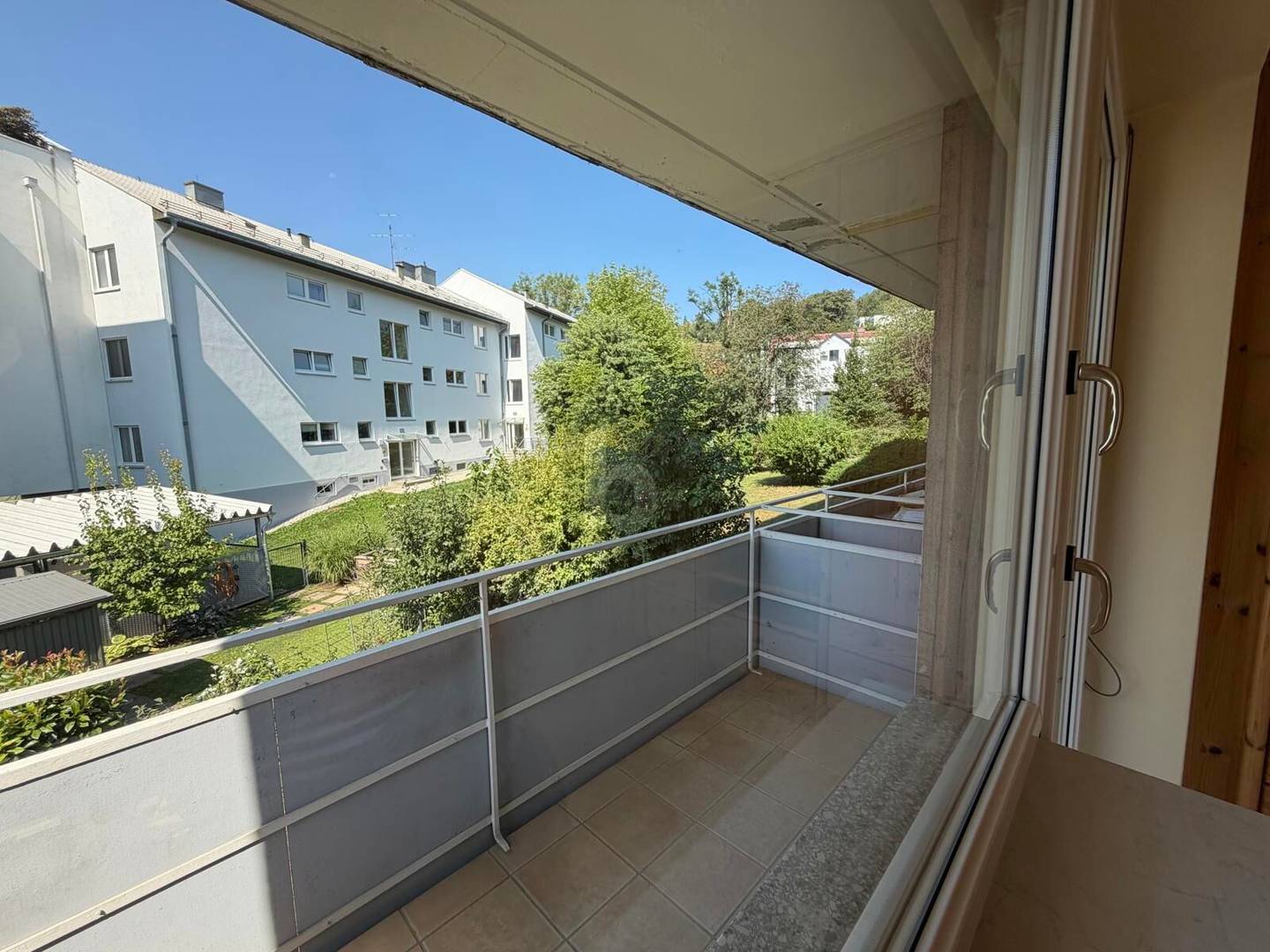 Bright Wohnung with balcony near the forest