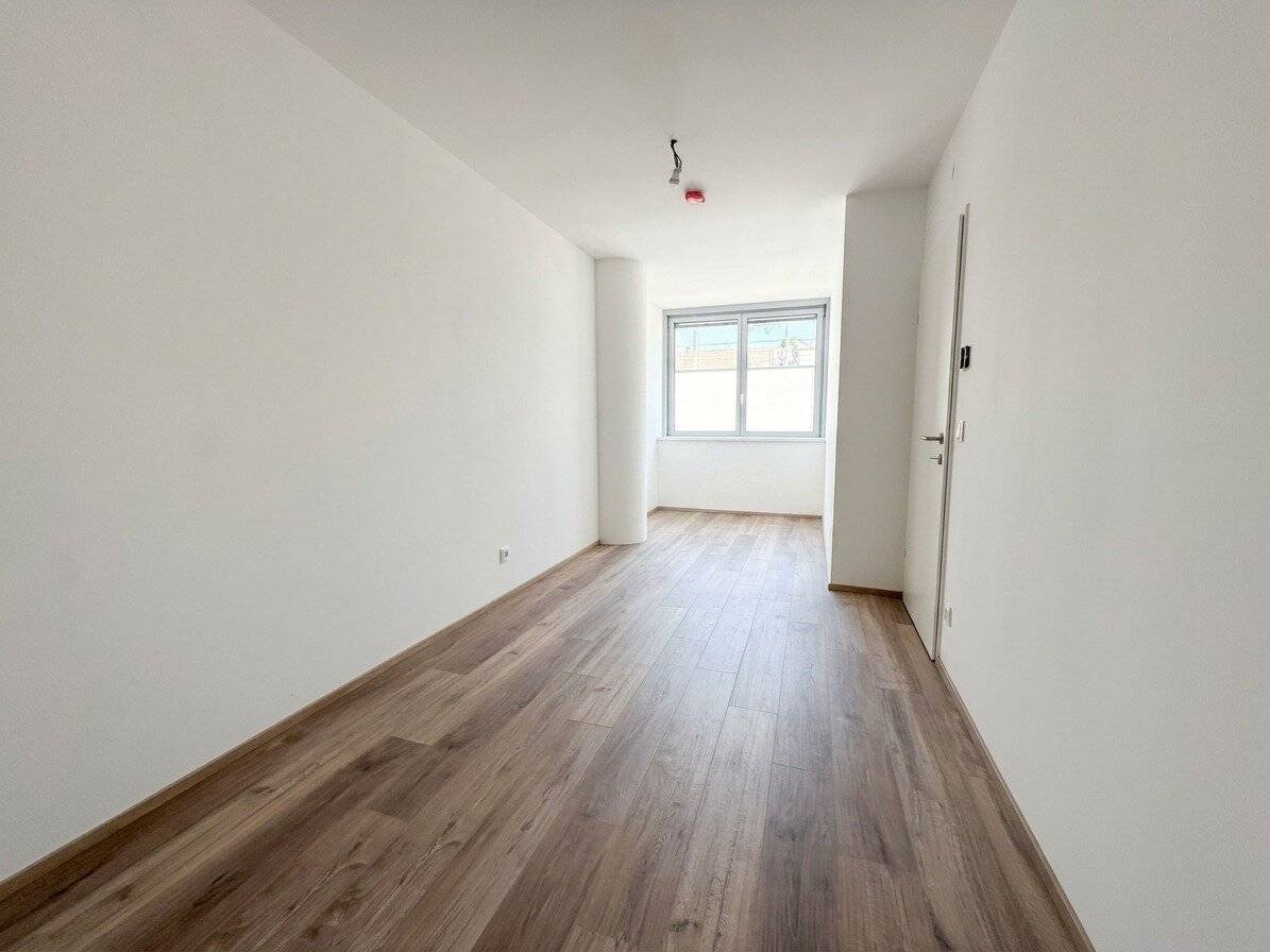 Only a few steps from U4 U6 New and cooled 2-room apartment
