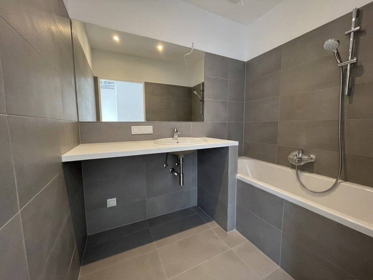 Only a few steps from U4 U6 New and cooled 2-room apartment