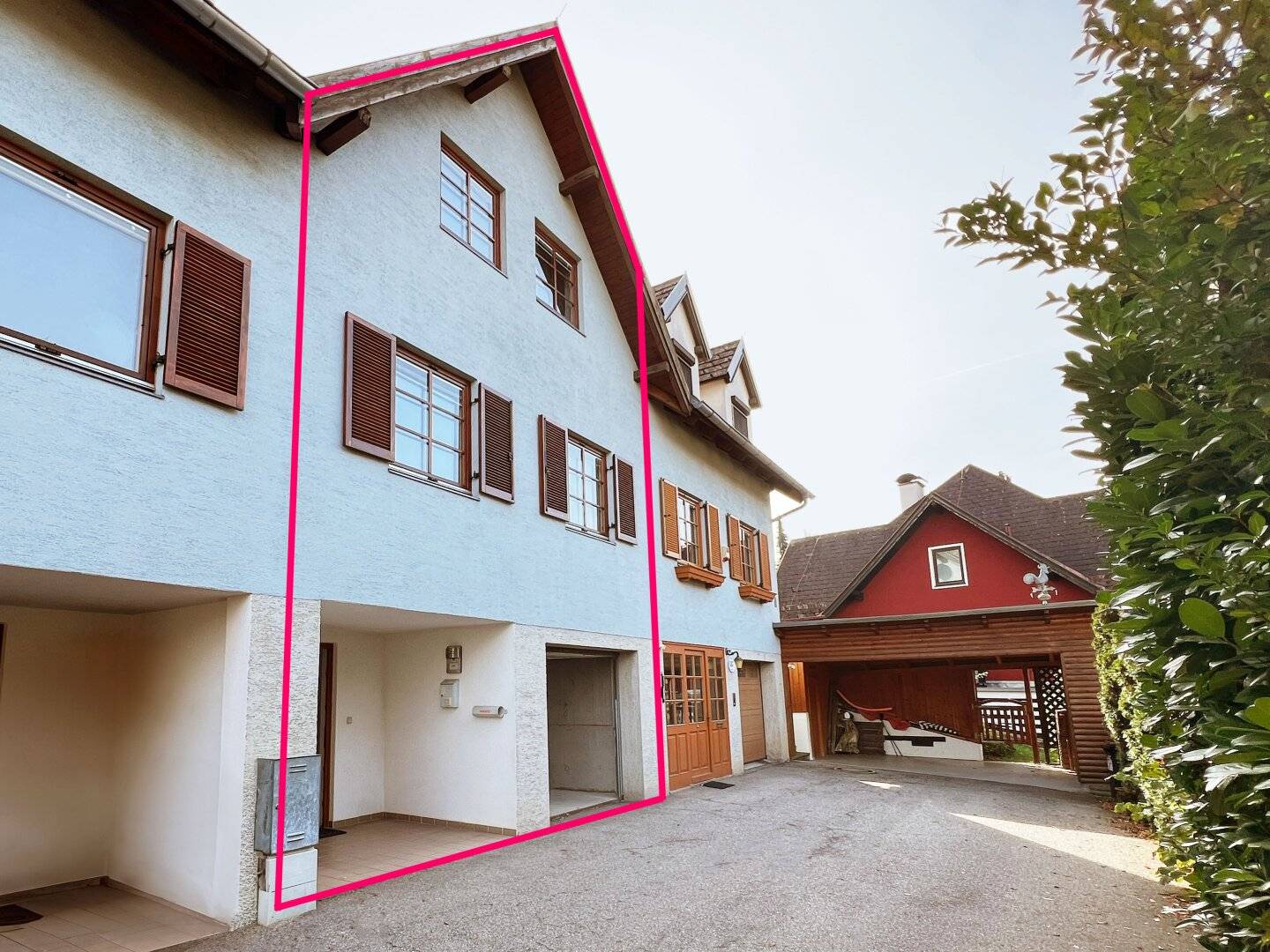Plenty of space with optimal layout! Terraced house in a rural settlement area