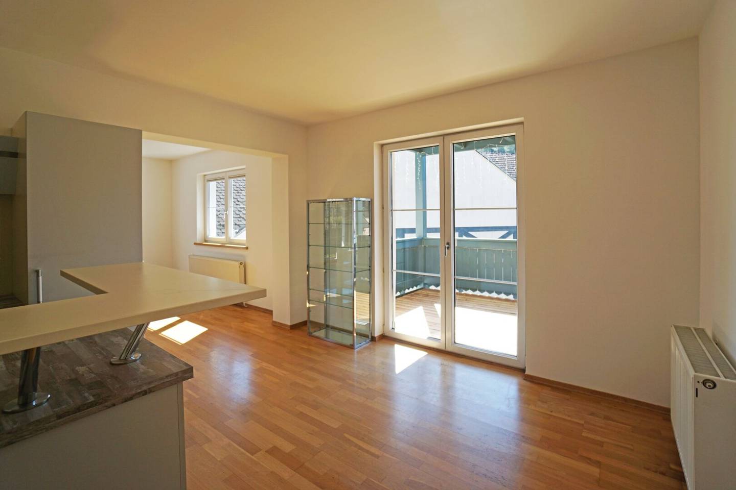 Wohnung mit zwei Balkonen und offener Wohnküche