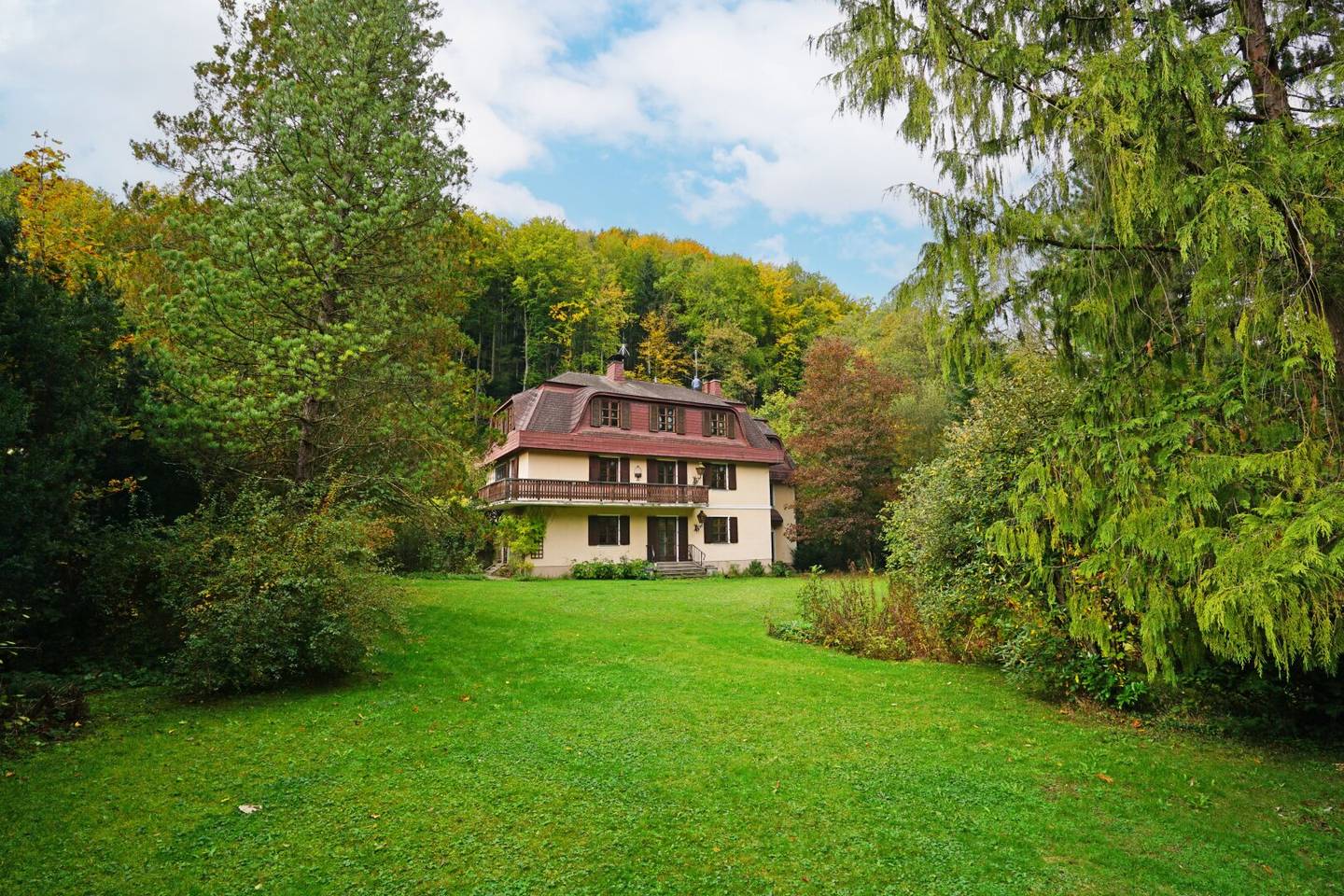 Prächtiges Landhaus mit Potenzial im Pressbaumer Zentrum - Grundstück teilbar!