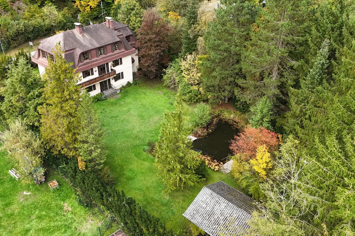 Prächtiges Landhaus mit Potenzial im Pressbaumer Zentrum - Grundstück teilbar!