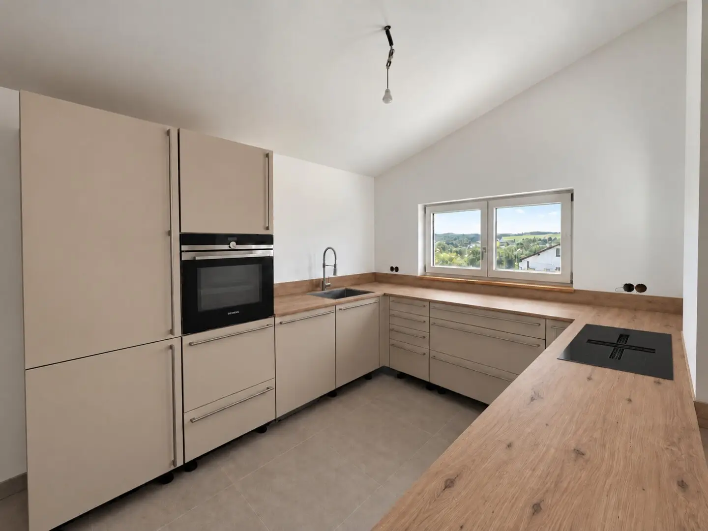 +Modernes Traumhaus in absoluter Ruhelage – Erstbezug mit großzügigem Carport &amp; sonniger Aussicht!+
