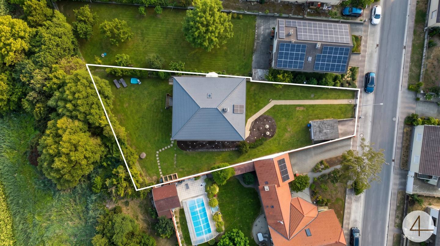 Gepflegtes Einfamilienhaus mit großem Grundstück und zahlreichen Modernisierungen