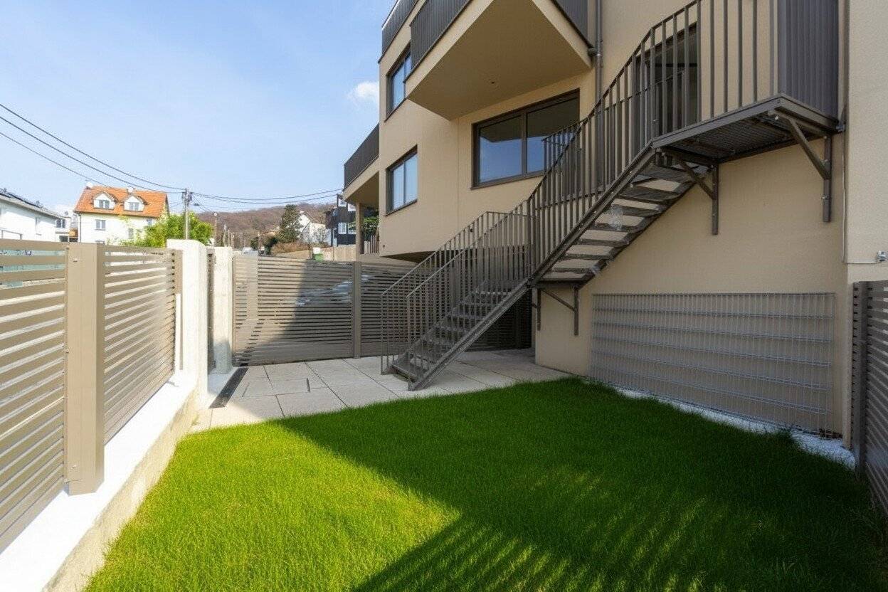 First Occupancy: Semi-Detached House on Satzberg