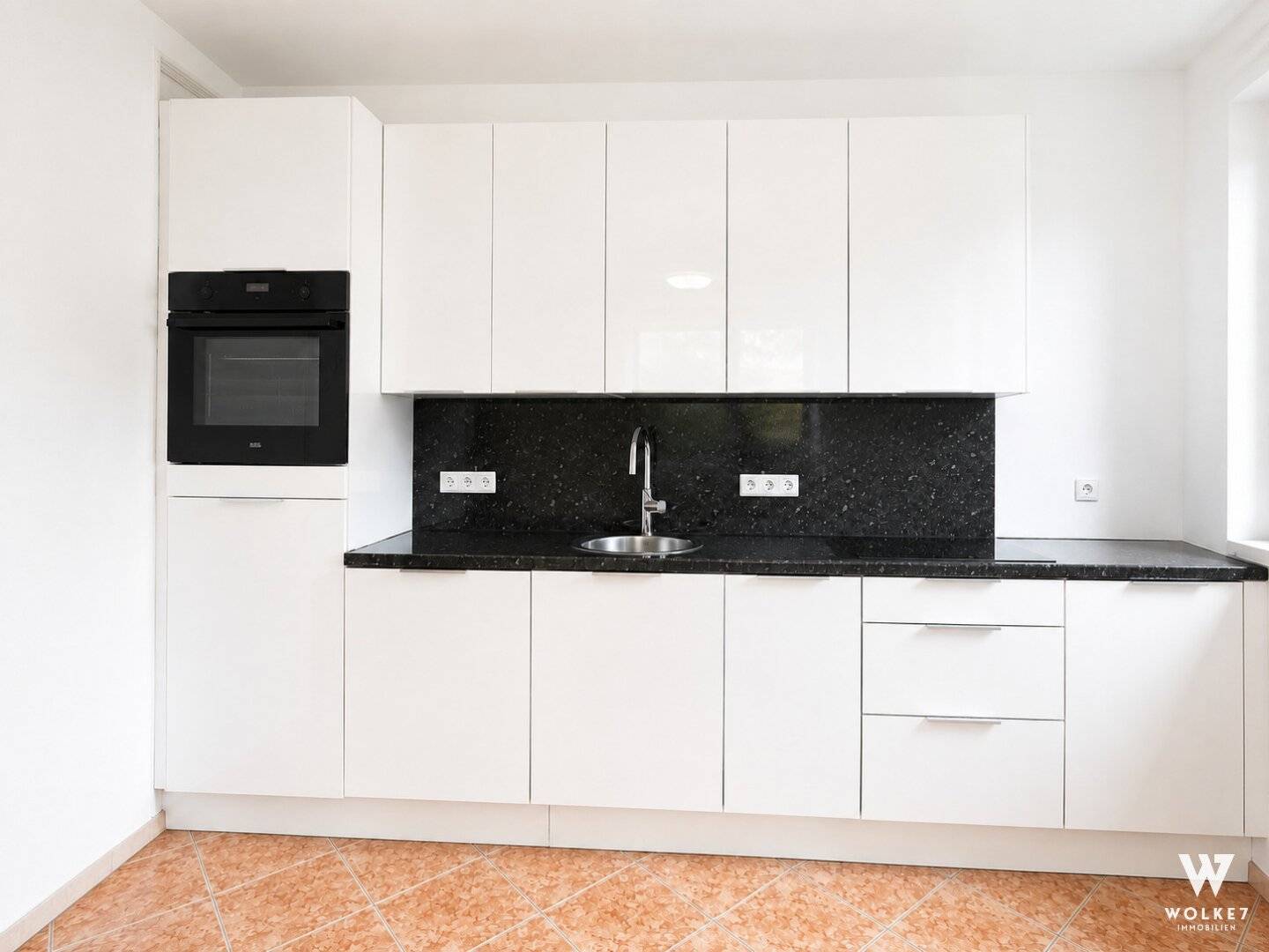 Living in the green with excellent transport connections - well-maintained 2-room apartment with garden use