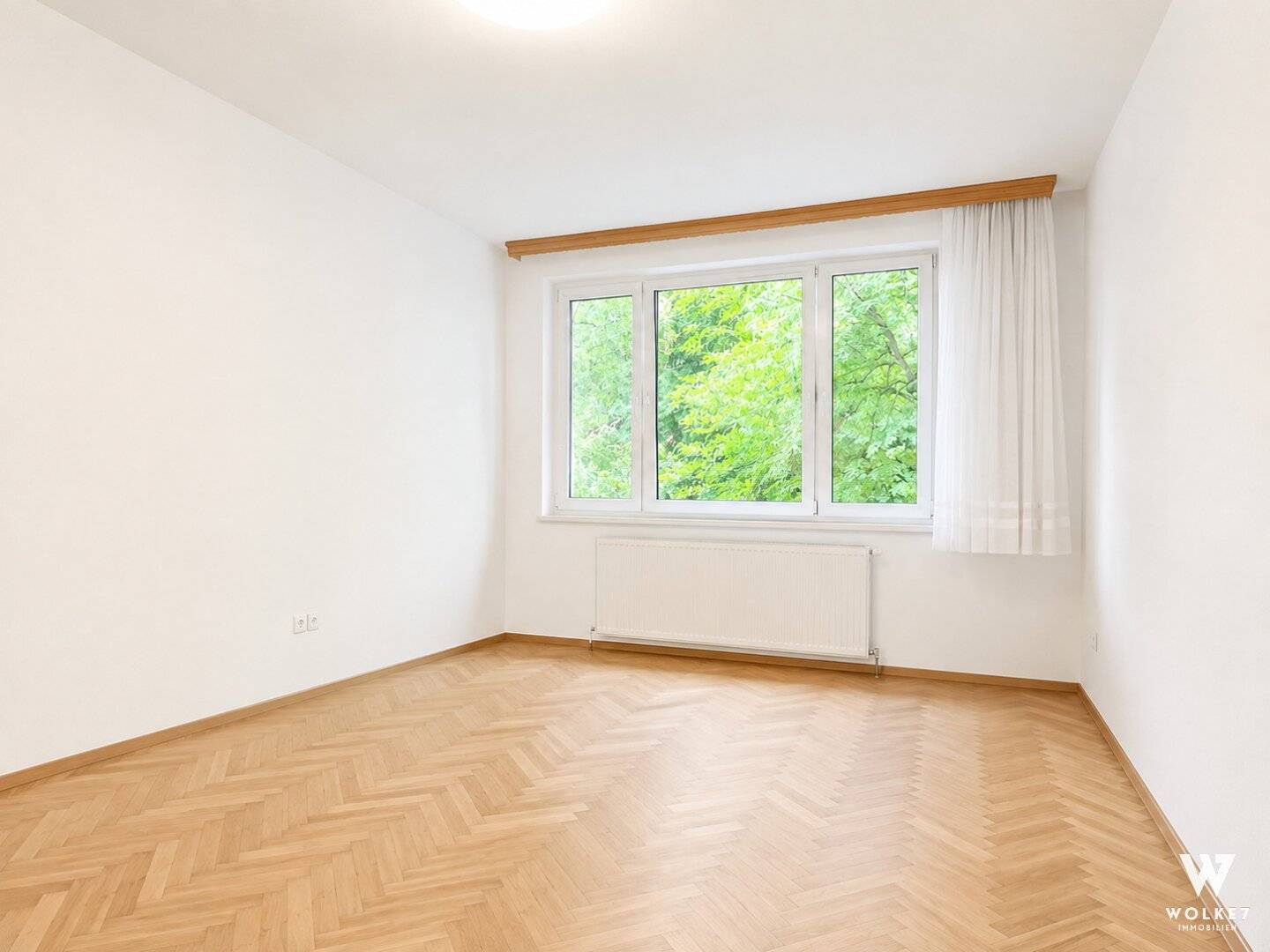 Living in the green with excellent transport connections - well-maintained 2-room apartment with garden use