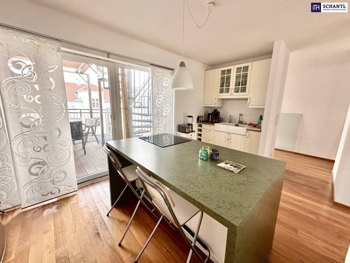 RARITY NEAR SCHÖNBRUNN | Penthouse Loft with two terraces and wide view over Vienna | Air conditioning | Elevator