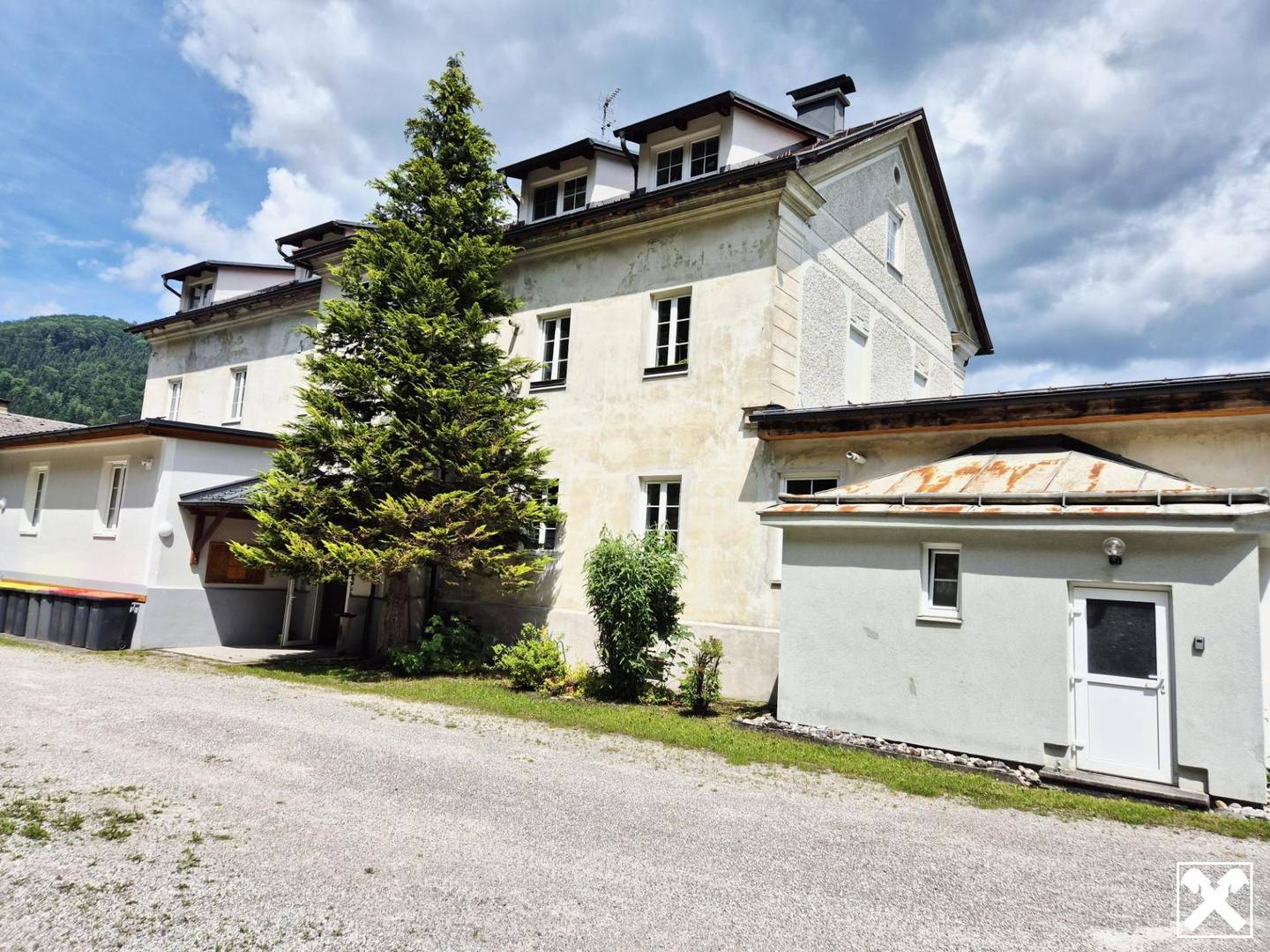 Anlegerwohnung mit Entwicklungspotenzial und Parkplatz