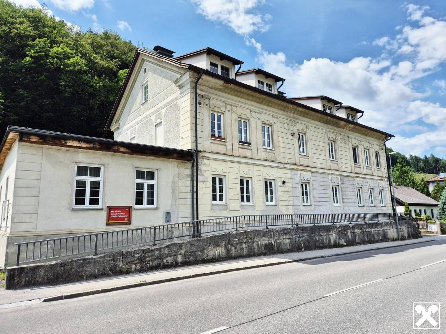 Anlegerwohnung mit Entwicklungspotenzial und Parkplatz