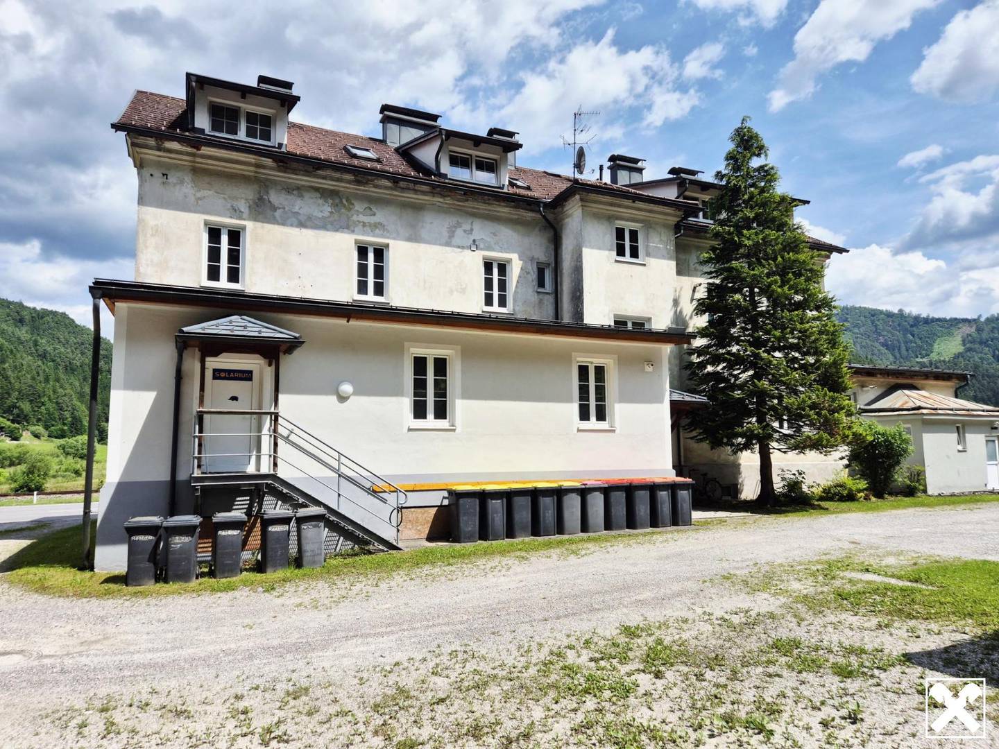 Anlegerwohnung mit Entwicklungspotenzial und Parkplatz
