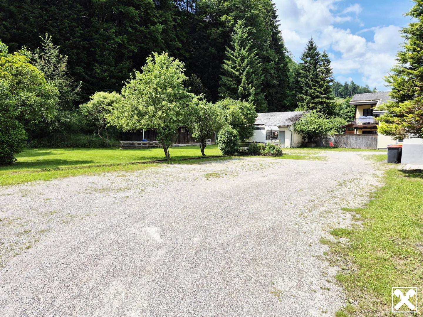 Anlegerwohnung mit Entwicklungspotenzial und Parkplatz