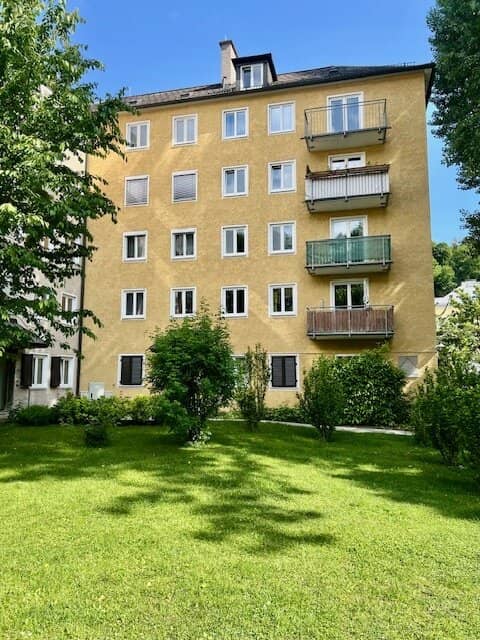 Premium location Riedenburg - 2-room apartment with balcony on the top floor with view of greenery