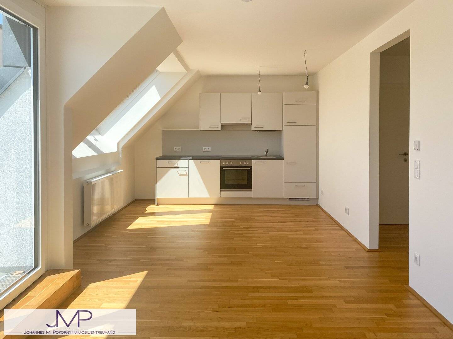 Wunderschöne 2-Zimmer Dachgeschosswohnung, Niebelungenviertel, Nähe Lugner City und Bundesportzentrum Schmelz
