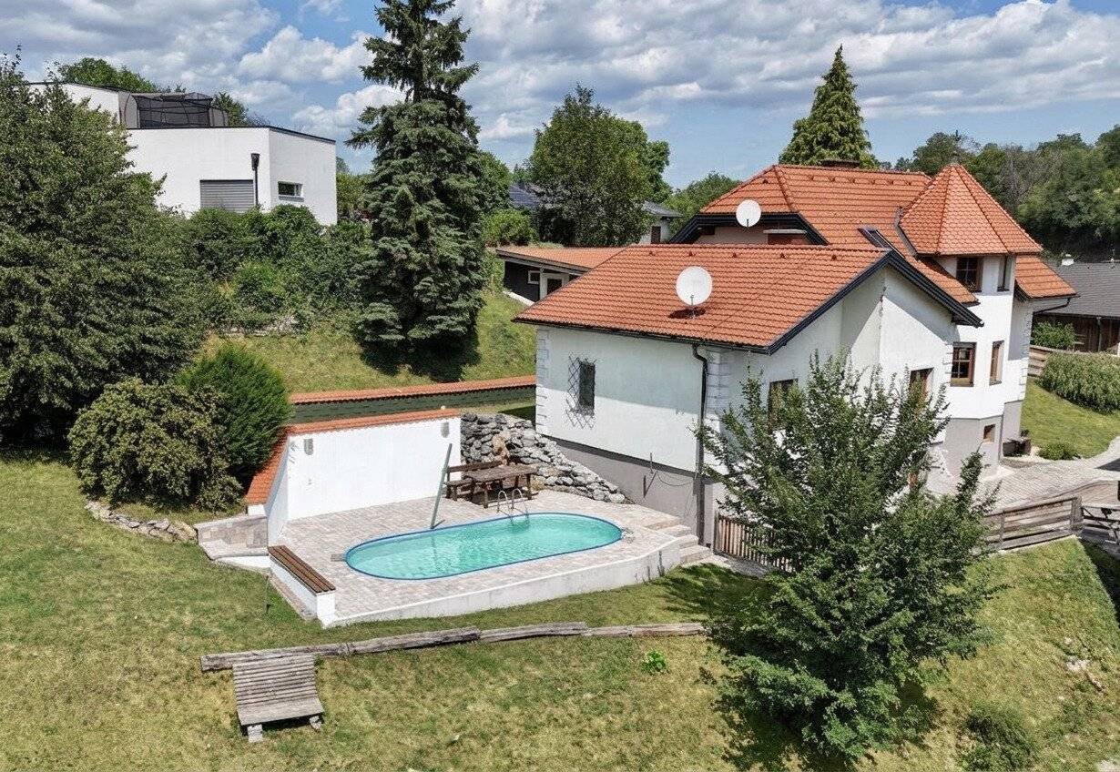 Wo Ruhe zu Hause ist – Ein- oder Zweifamilienhaus mit Pool &amp; Panoramablick bei Bad Erlach