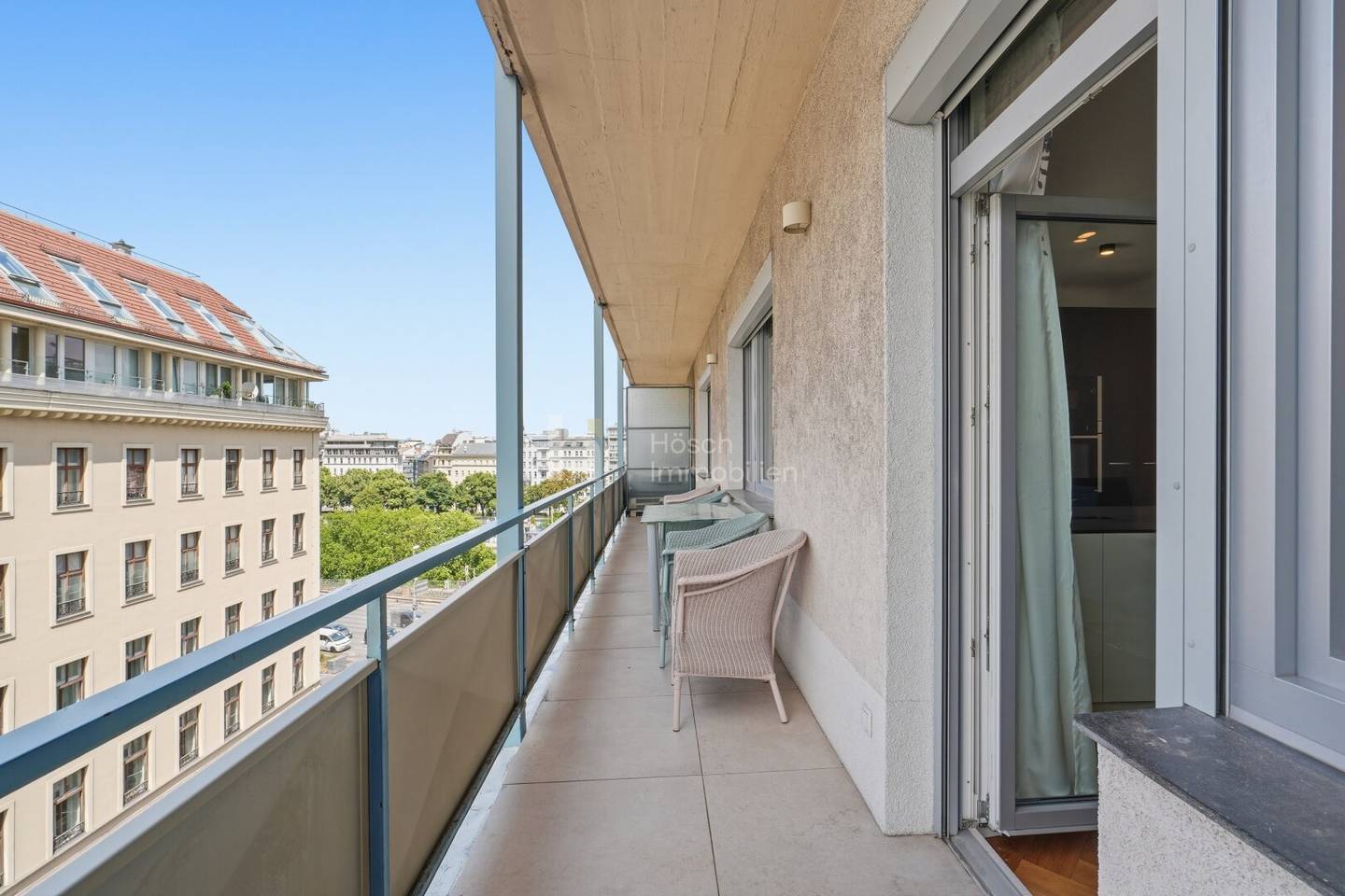 Stylish city apartment with 17 m² loggia in the heart of Vienna city centre