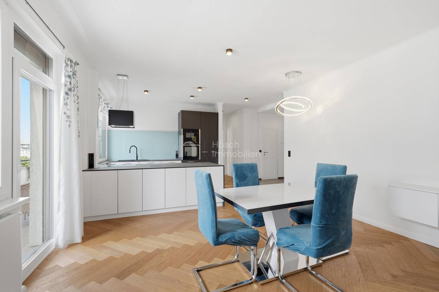 Stylish city apartment with 17 m² loggia in the heart of Vienna city centre