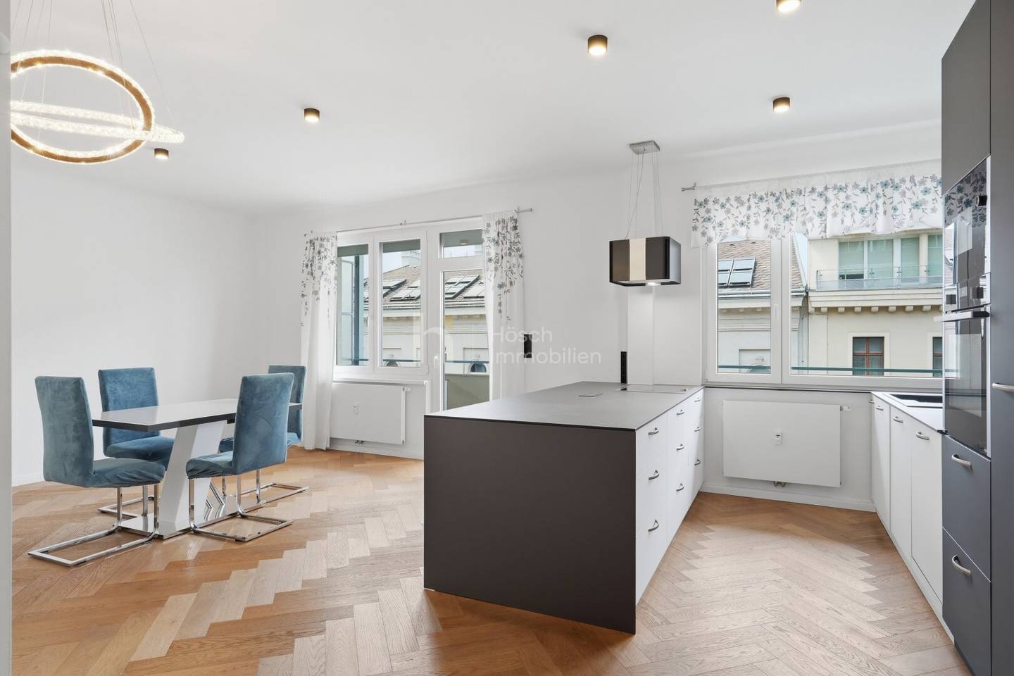 Stylish city apartment with 17 m² loggia in the heart of Vienna city centre