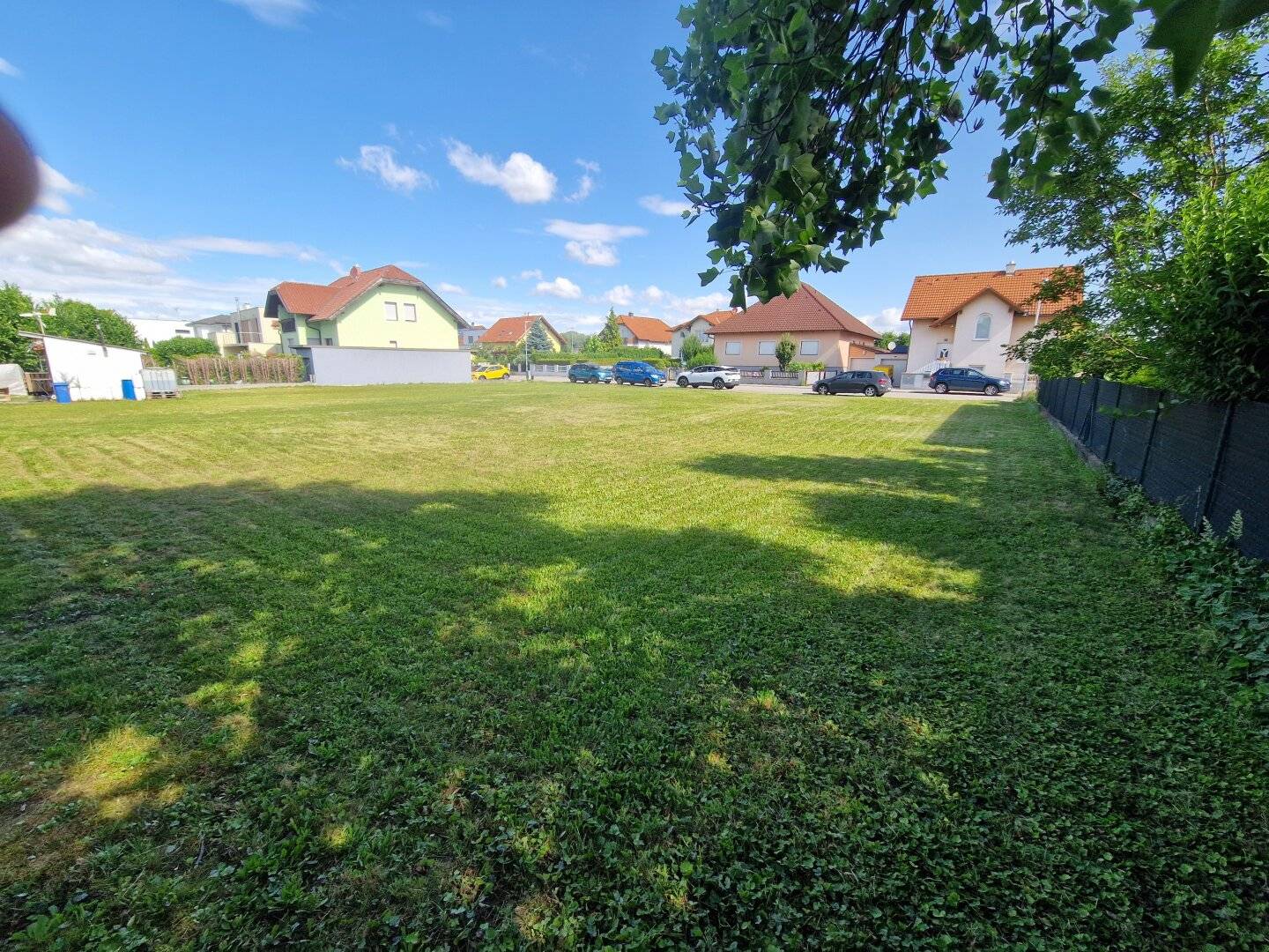 Baugrundstück in ruhiger Wohnsiedlung – ca. 660 m² mit bis zu 3 Wohneinheiten