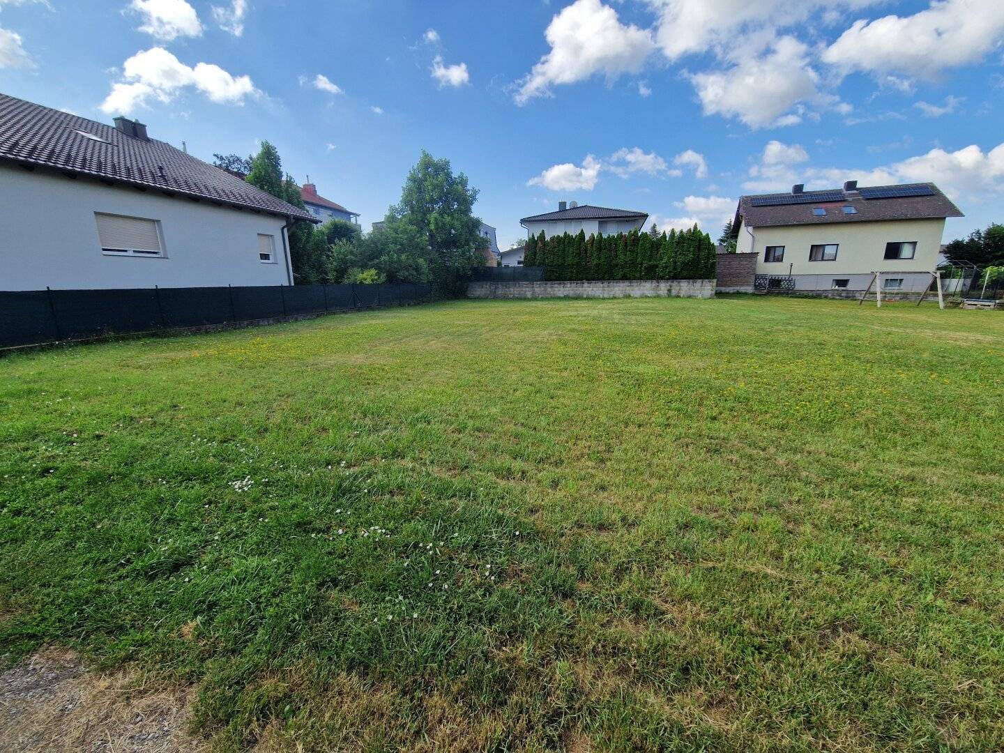 Baugrundstück in ruhiger Wohnsiedlung – ca. 660 m² mit bis zu 3 Wohneinheiten