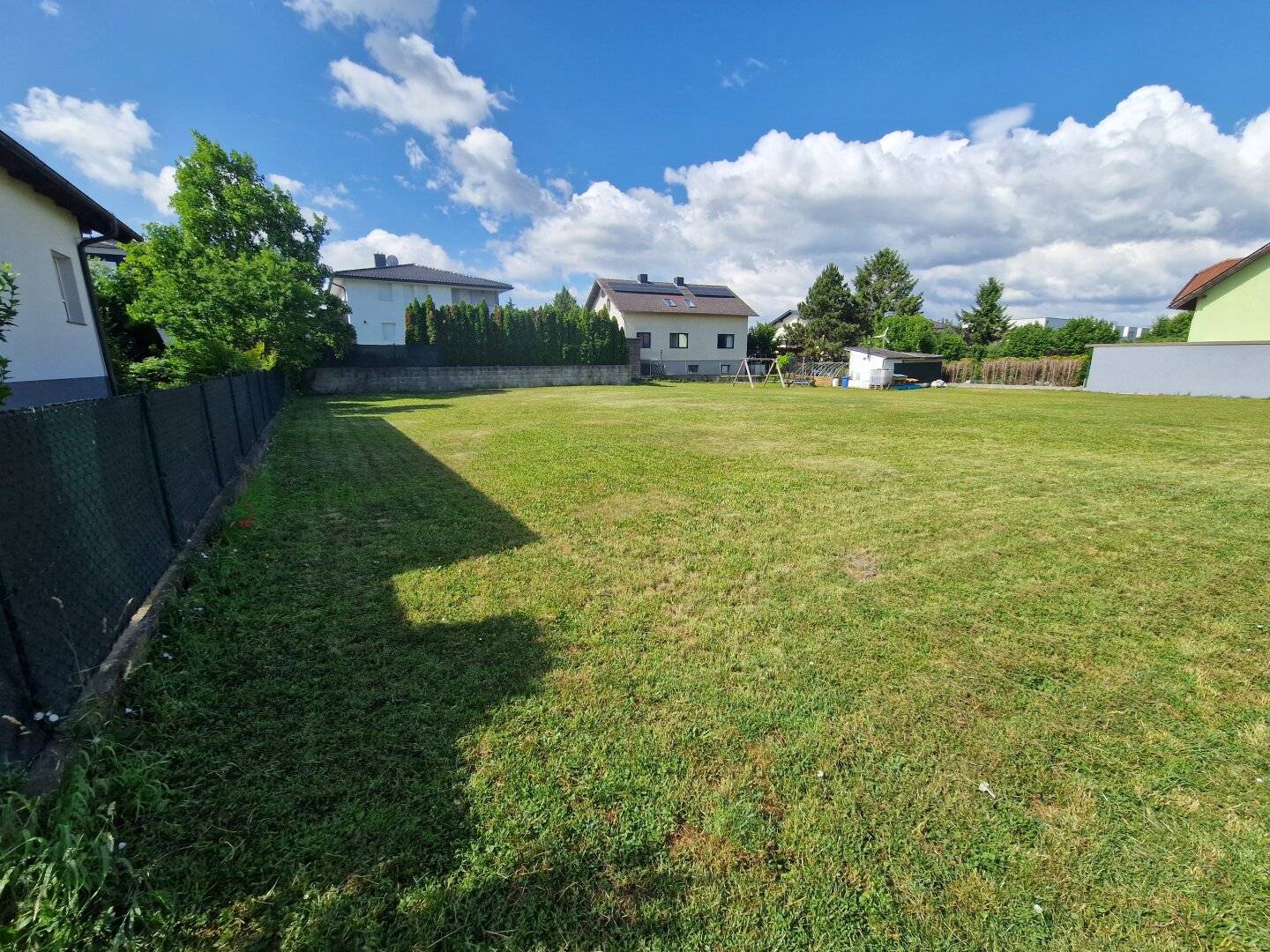 Baugrundstück in ruhiger Wohnsiedlung – ca. 660 m² mit bis zu 3 Wohneinheiten