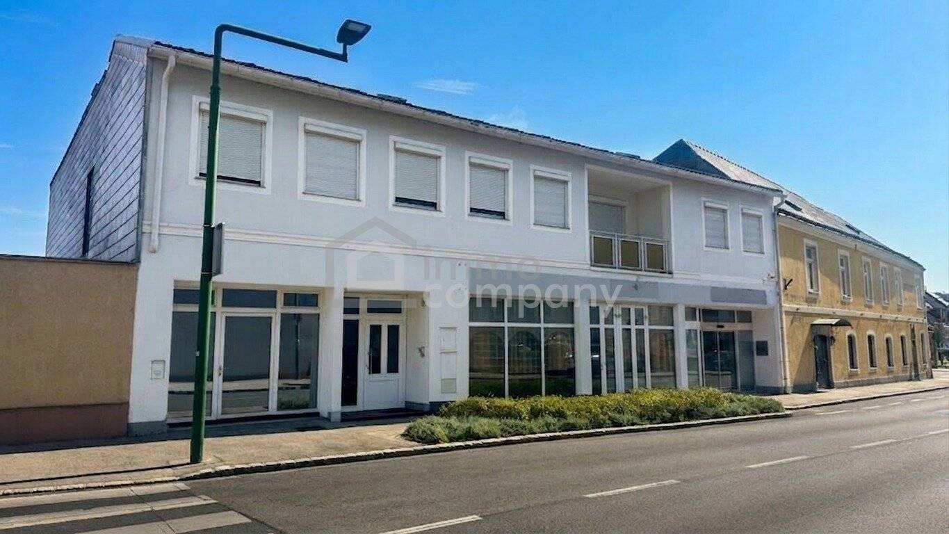 Townhouse with two residential units and huge commercial premises in the center of Guntramsdorf