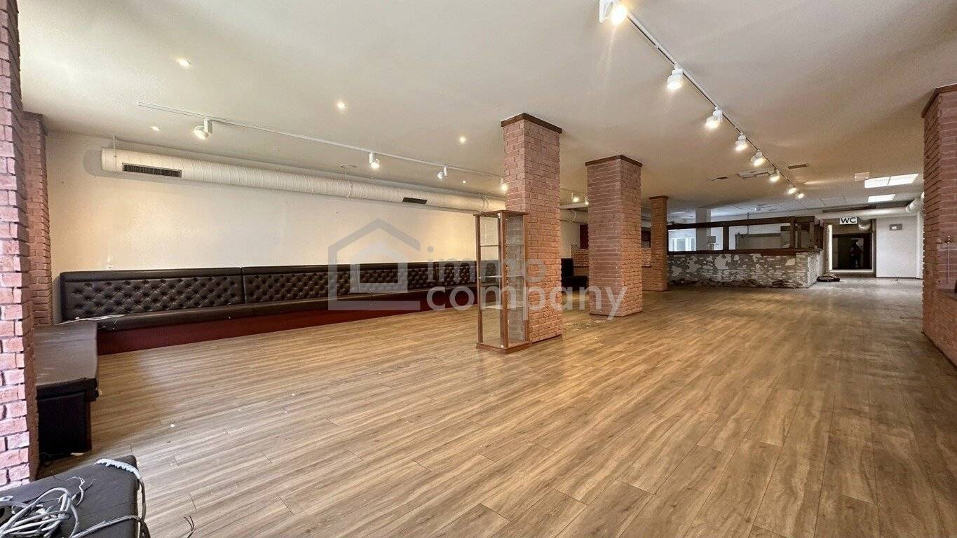 Stadthaus mit zwei Wohneinheiten und riesigem Geschäftslokal im Zentrum von Guntramsdorf