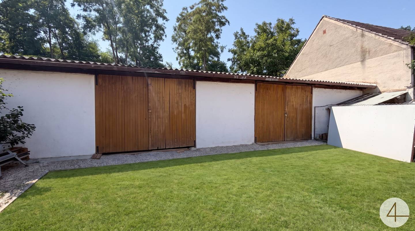 Sonniges Landhaus mit idyllischem Garten auf großzügigem 905m2 Grundstück !