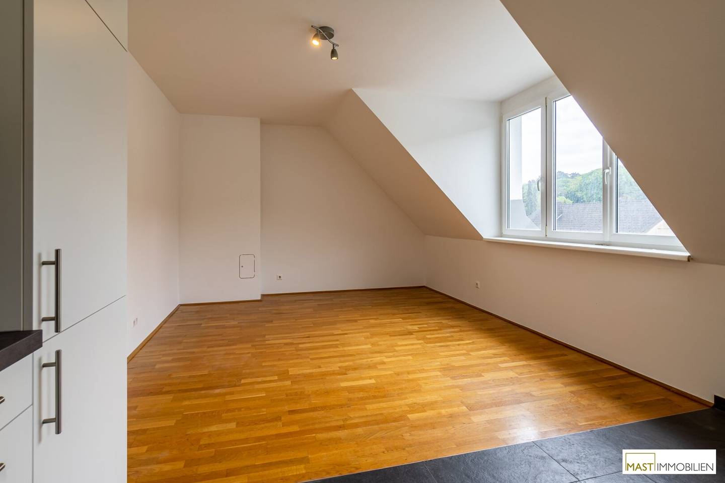 Commission-free - 3-room attic apartment incl. 2 outdoor areas in Klosterneuburg - Kierling