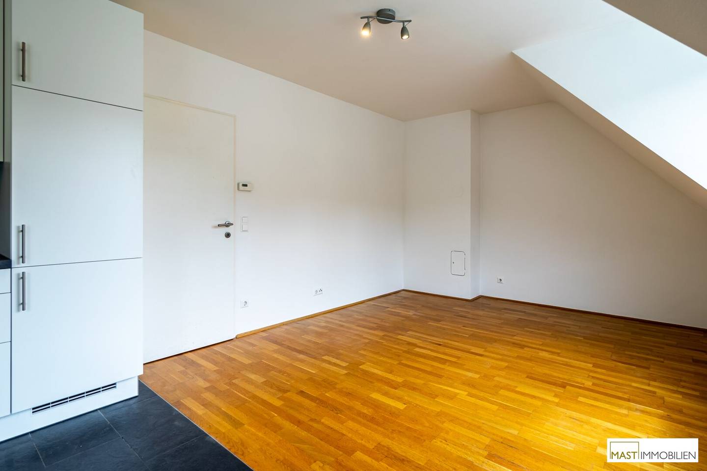 Commission-free - 3-room attic apartment incl. 2 outdoor areas in Klosterneuburg - Kierling