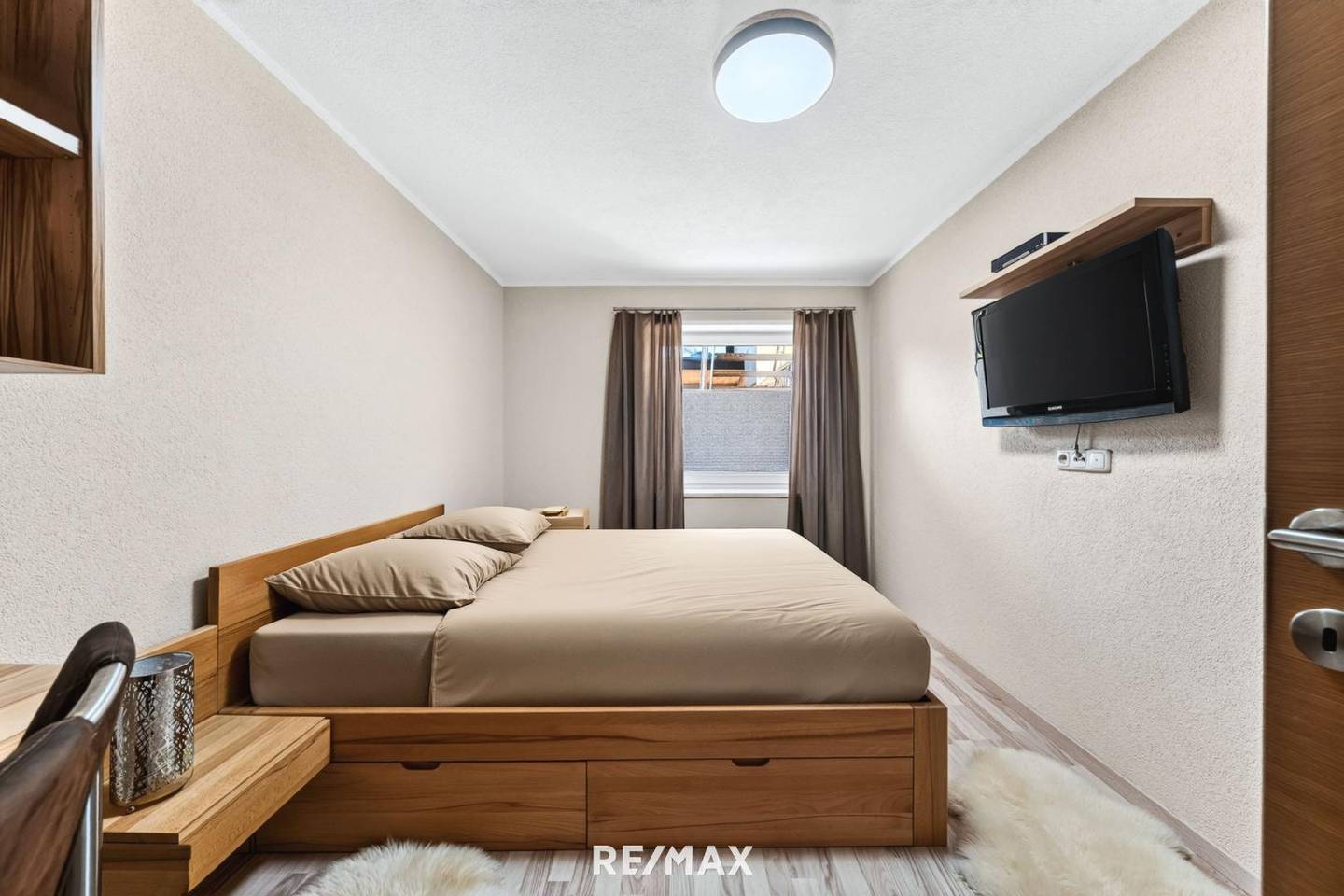 Erdgeschosswohnung mit eigenem Garten und Kaminofen