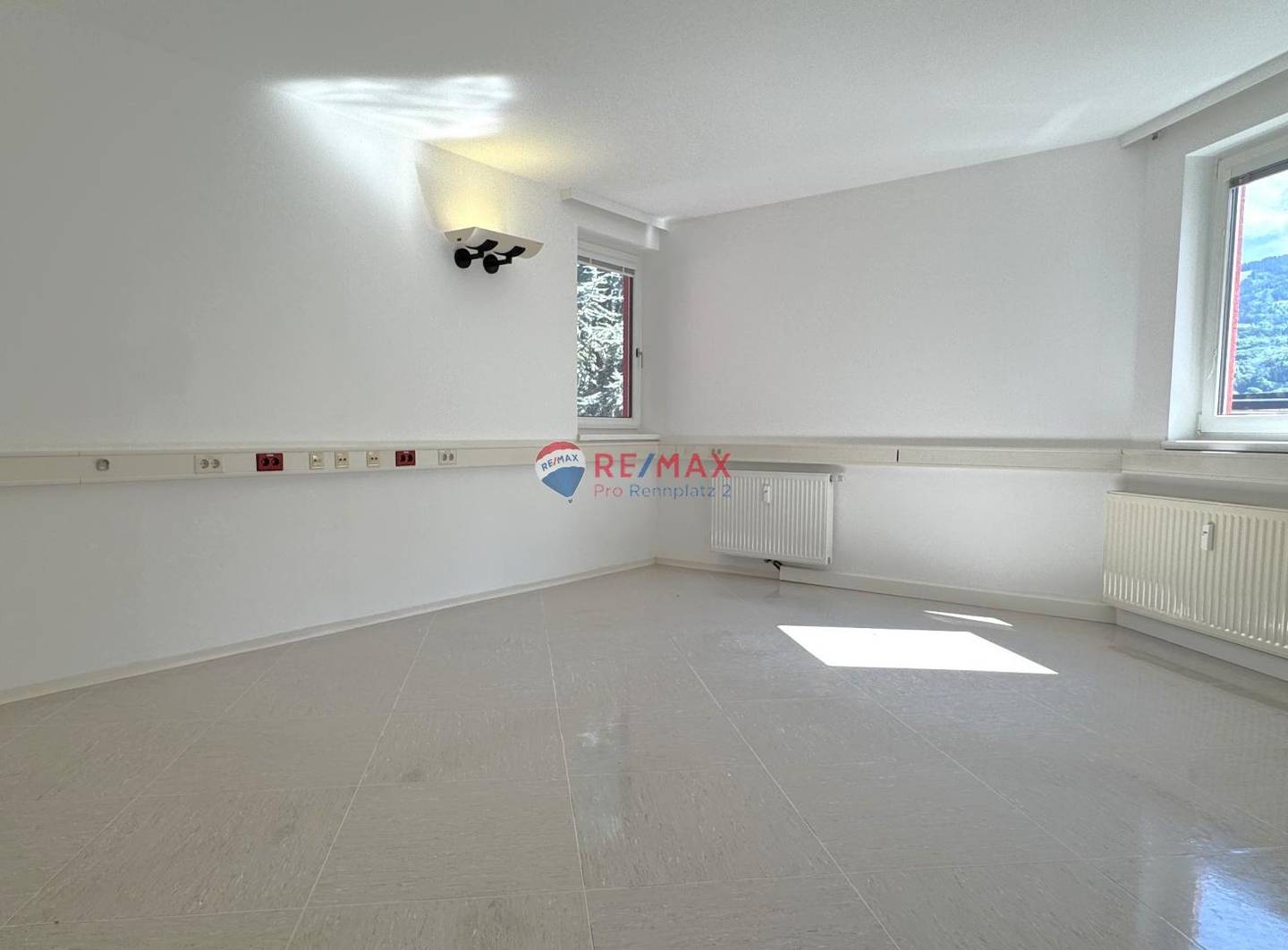 Unfurnished immediately available apartment in established business location