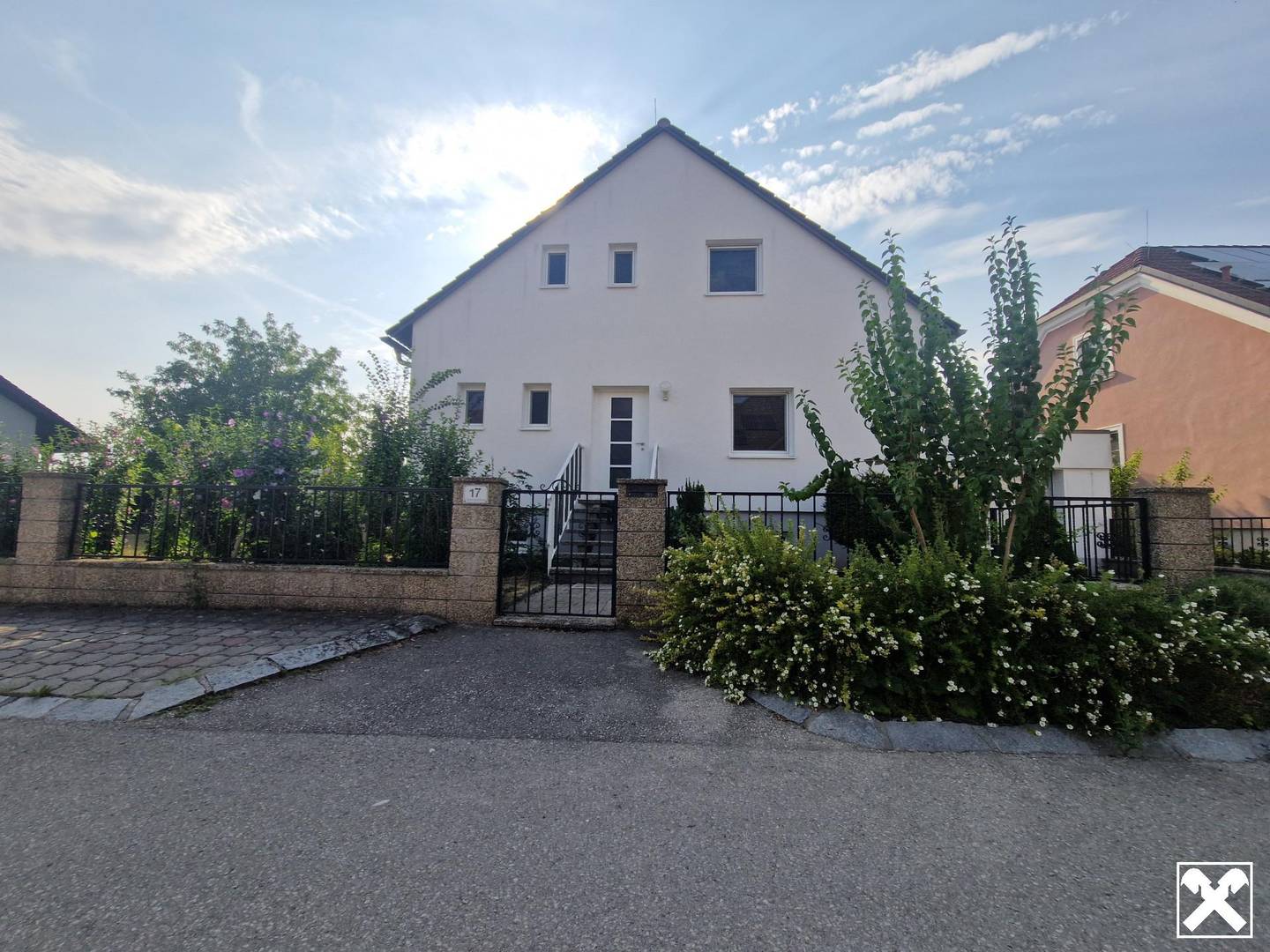 Refurbished family apartment with garden and garage