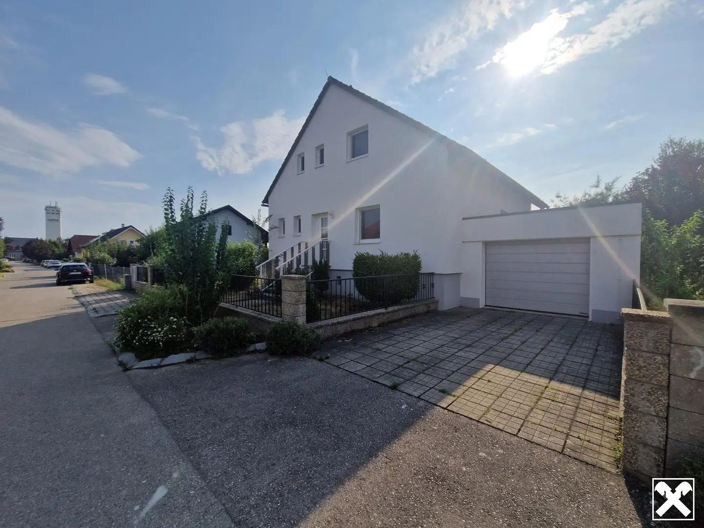Generalsanierte Familienwohnung mit Garten und Garage