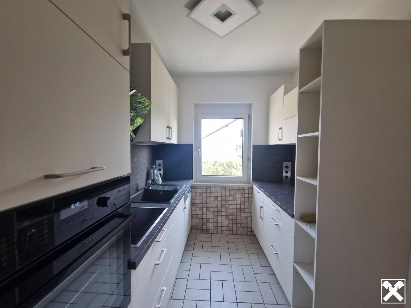 Refurbished family apartment with garden and garage