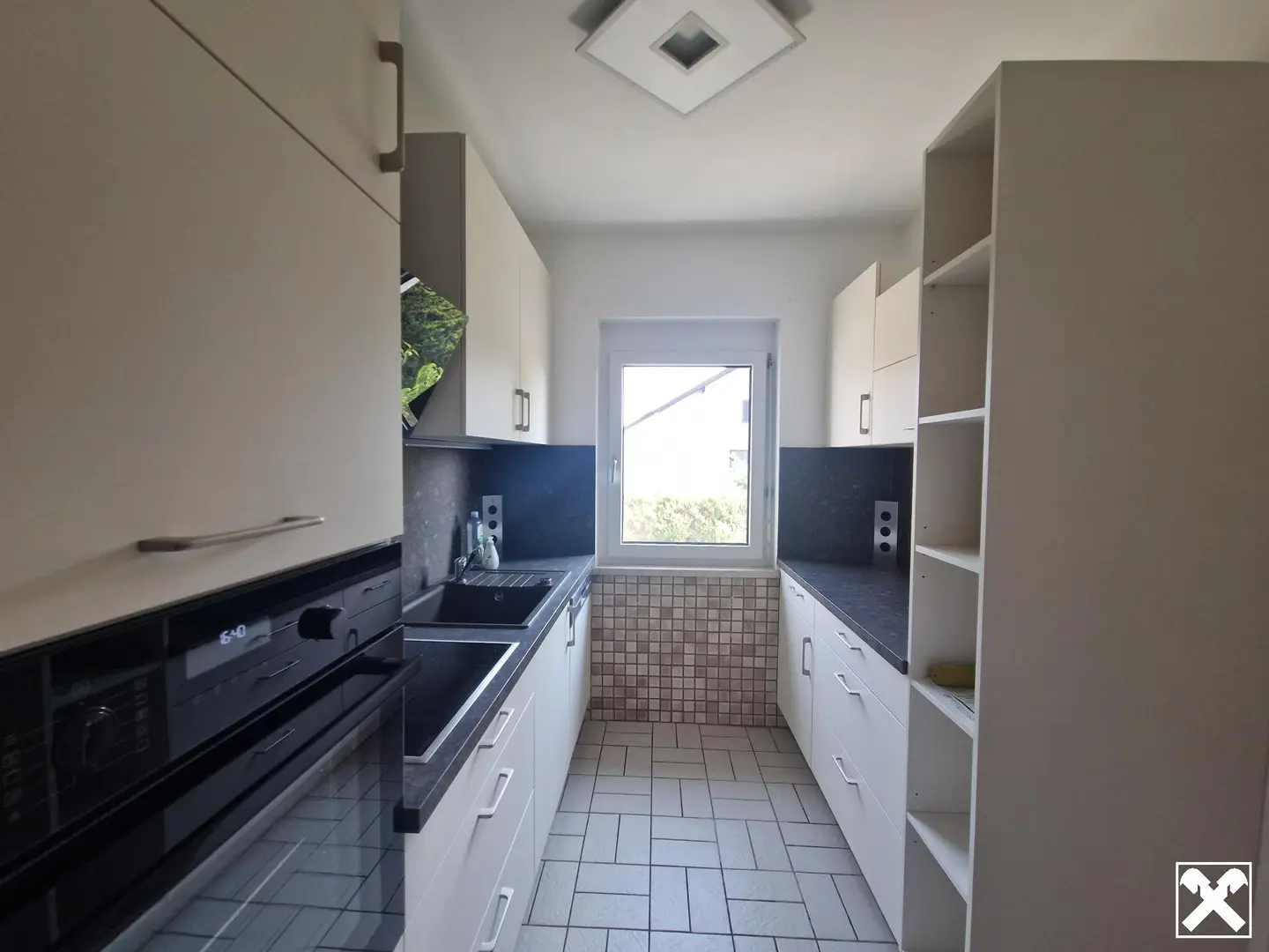 Generalsanierte Familienwohnung mit Garten und Garage