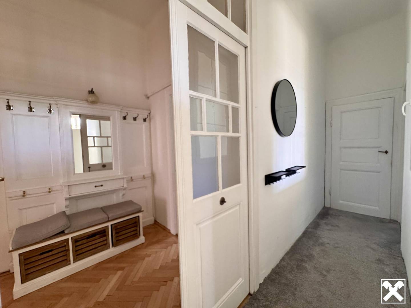Period apartment with large garden and building land