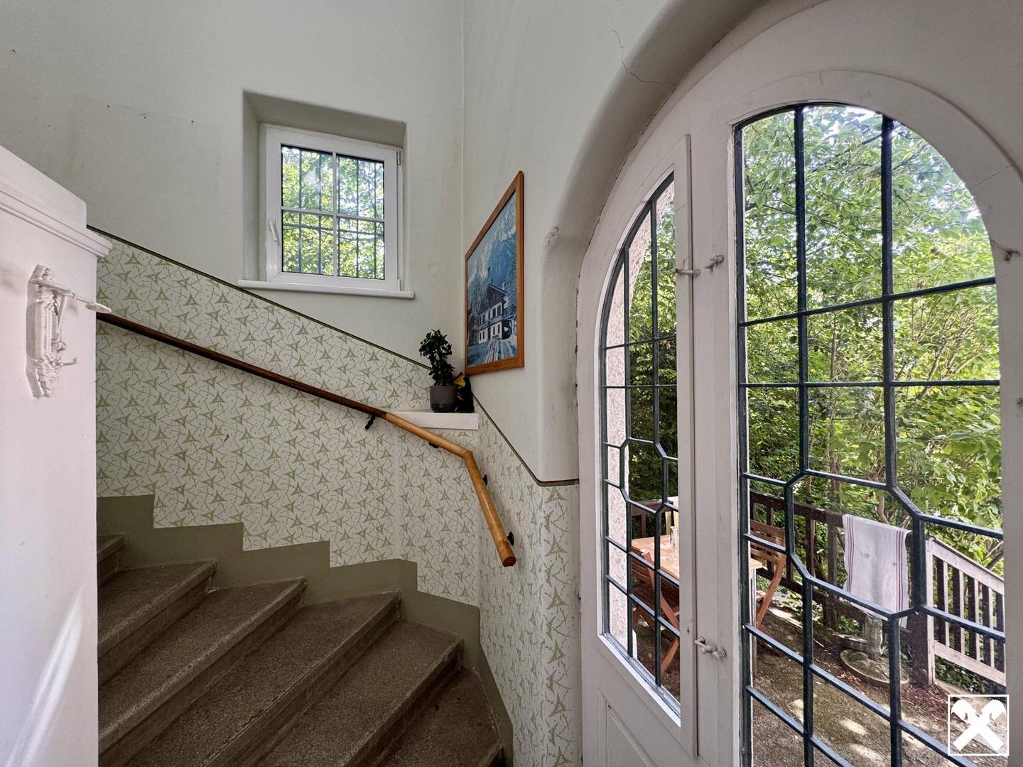 Period apartment with large garden and building land