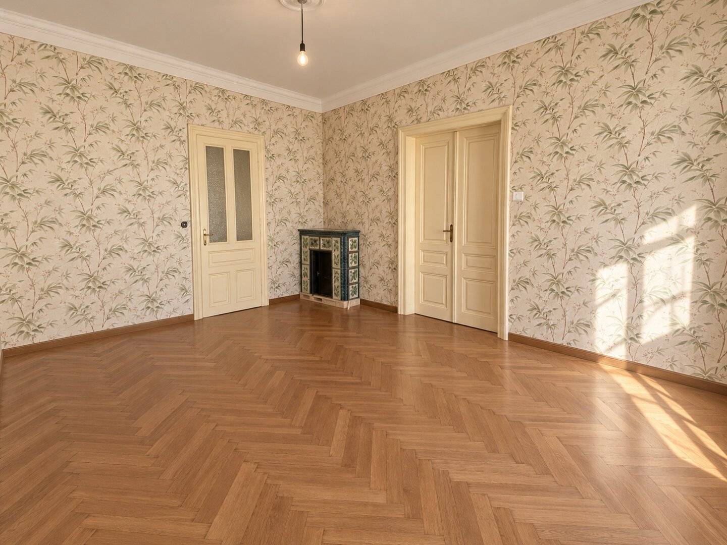 Entire courtyard house floor with 20 m² private garden, 2.5 bedrooms, parking space, suitable for flatshare 300 m to Schönbrunn