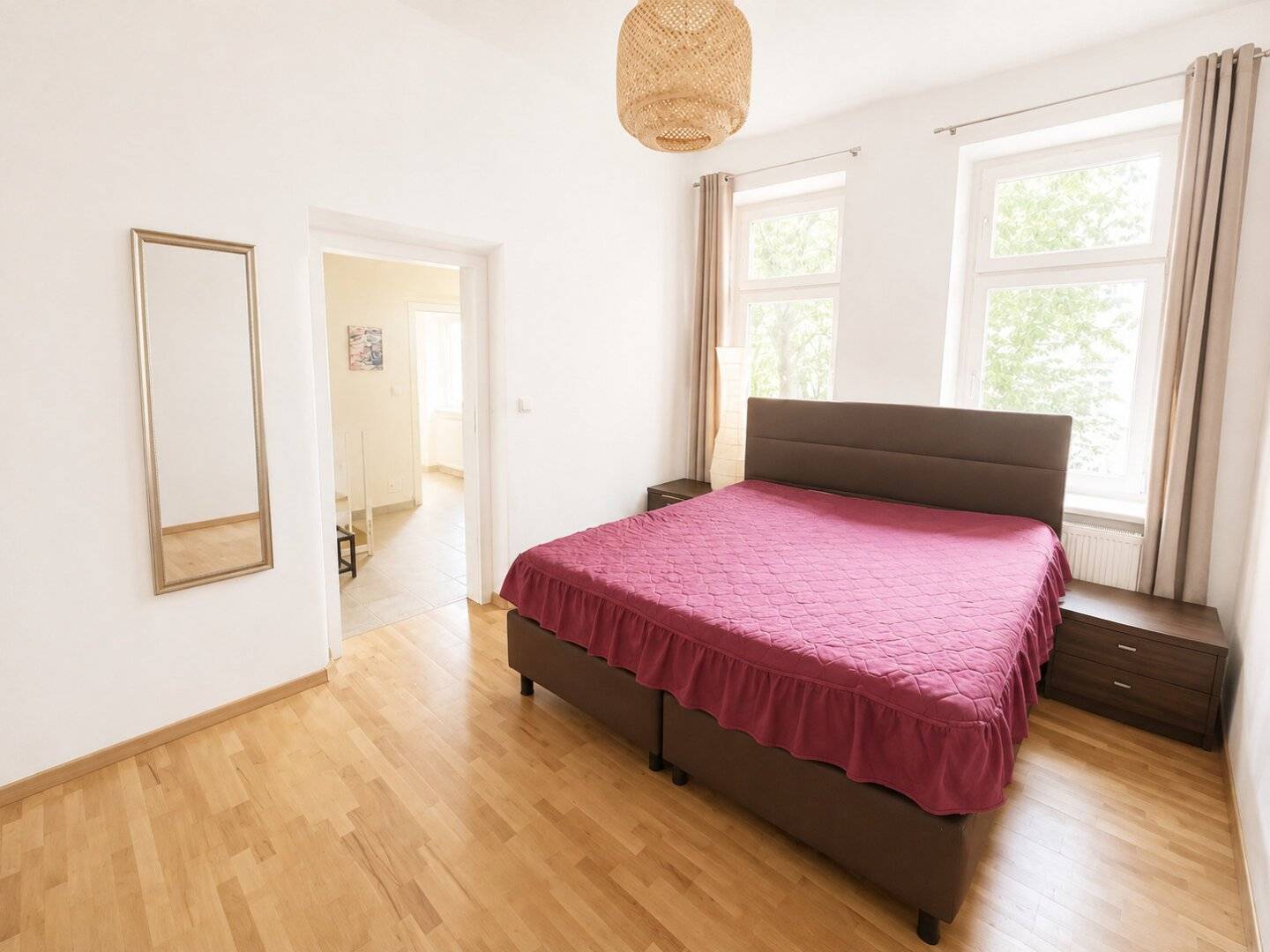 Entire courtyard house floor with 20 m² private garden, 2.5 bedrooms, parking space, suitable for flatshare 300 m to Schönbrunn