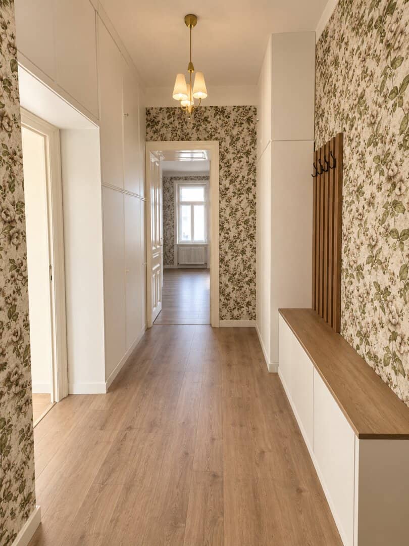 Entire courtyard house floor with 20 m² private garden, 2.5 bedrooms, parking space, suitable for flatshare 300 m to Schönbrunn