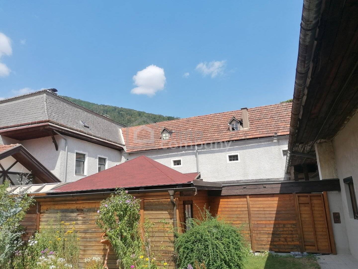Geschichte trifft Zukunft - Einzigartiger Vierkanthof mit Gasthaus und 4 Wohneinheiten